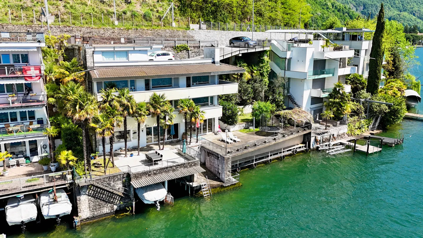 Villa sul lago con darsena privata - Foto 5 di 10