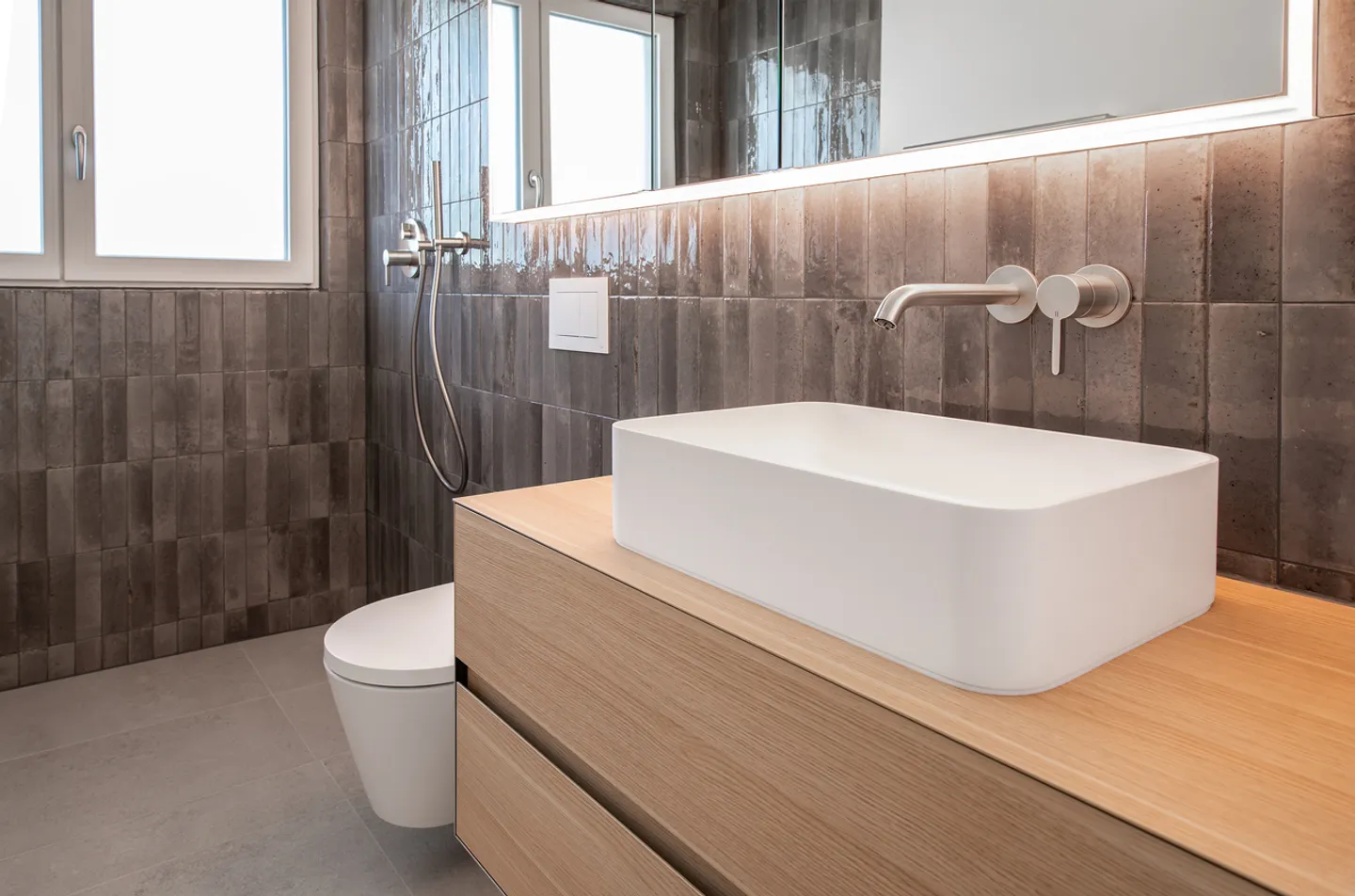 AU SOMMET - PENTHOUSE AVEC VUE SUR LES TOITS DE BASEL - Photo 9 sur 14