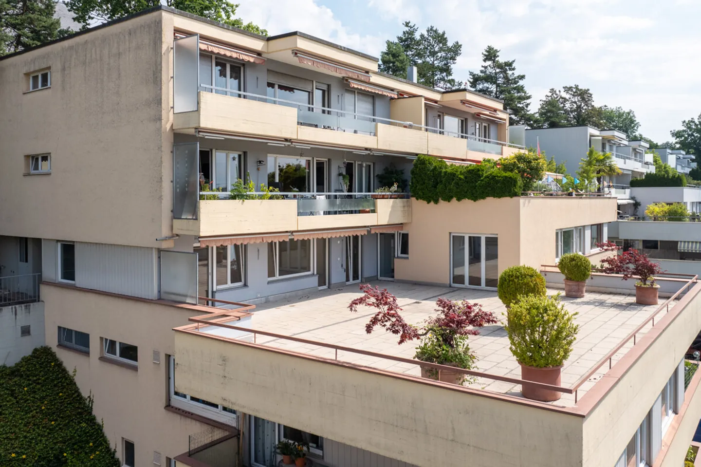 Grand appartement à Oberengstringen avec vue panoramique et beaucoup d'espace extérieur - Photo 4 sur 5