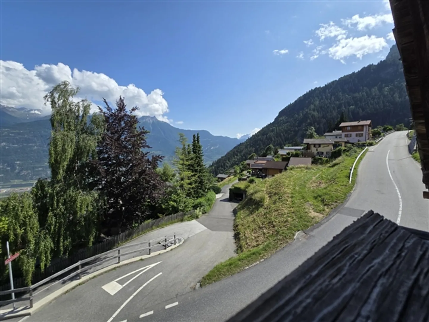 Casa bifamiliare con 3,5 stanze / Giardino, posti auto, Carnotzet e box garage - Foto 5 di 10