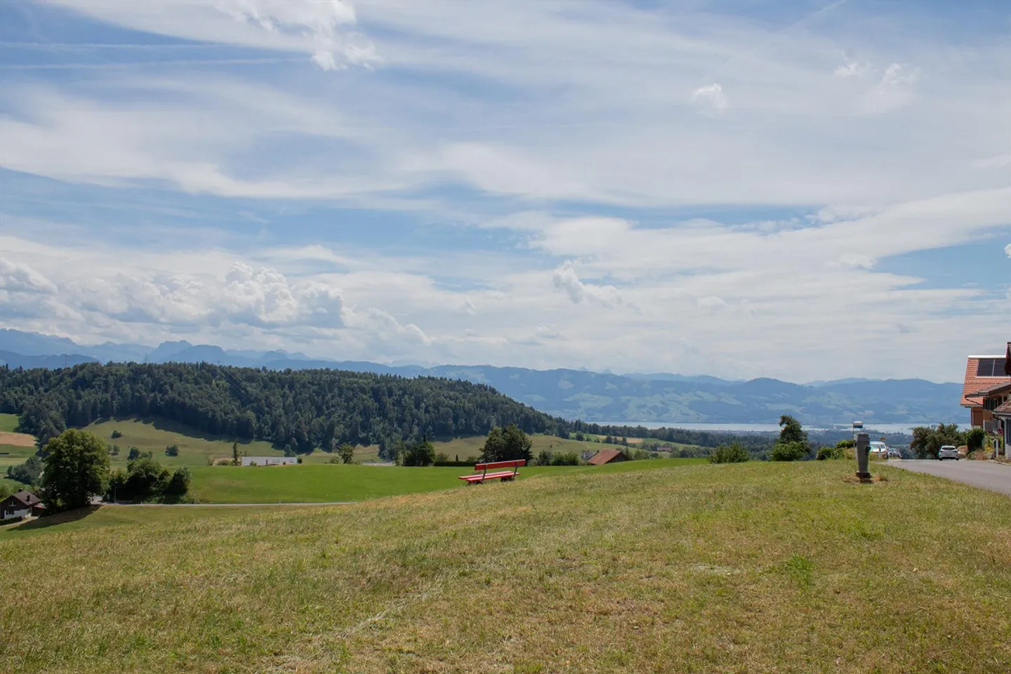Combinaison rare : rendement, propriété et vue dégagée - Photo 1 sur 9