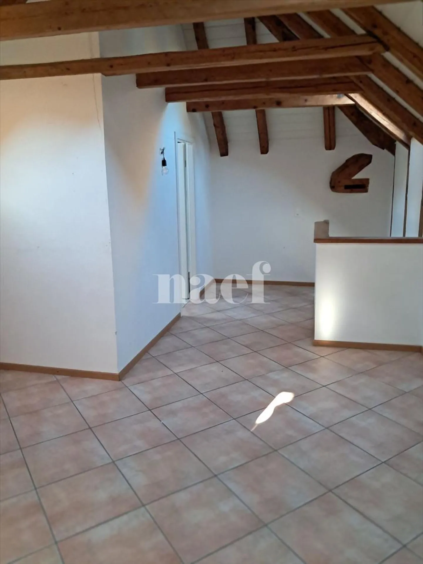 RARE ! Duplex de 2 pièces dans immeuble de charme sur la Place du Marché - Photo 4 sur 12