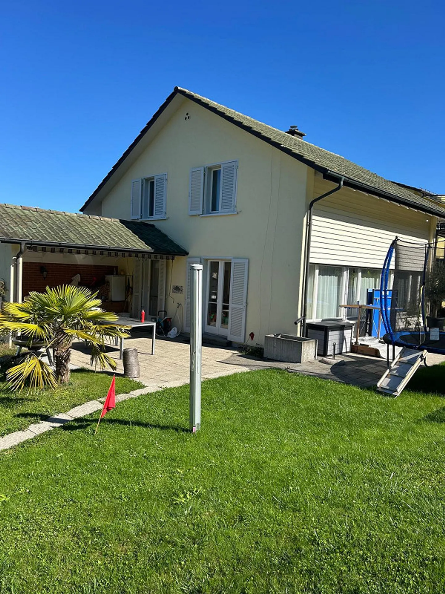 5½ -Zimmer-Einfamilienhaus mit grossem Garten - Foto 1 von 15