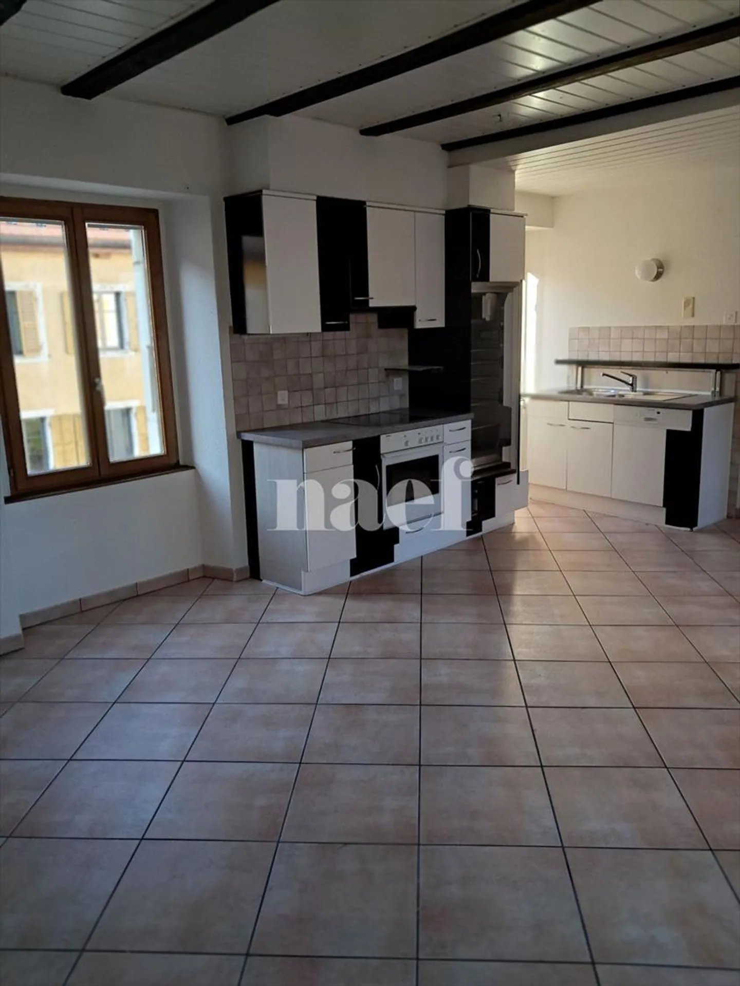 RARE ! Duplex de 2 pièces dans immeuble de charme sur la Place du Marché - Photo 1 sur 12