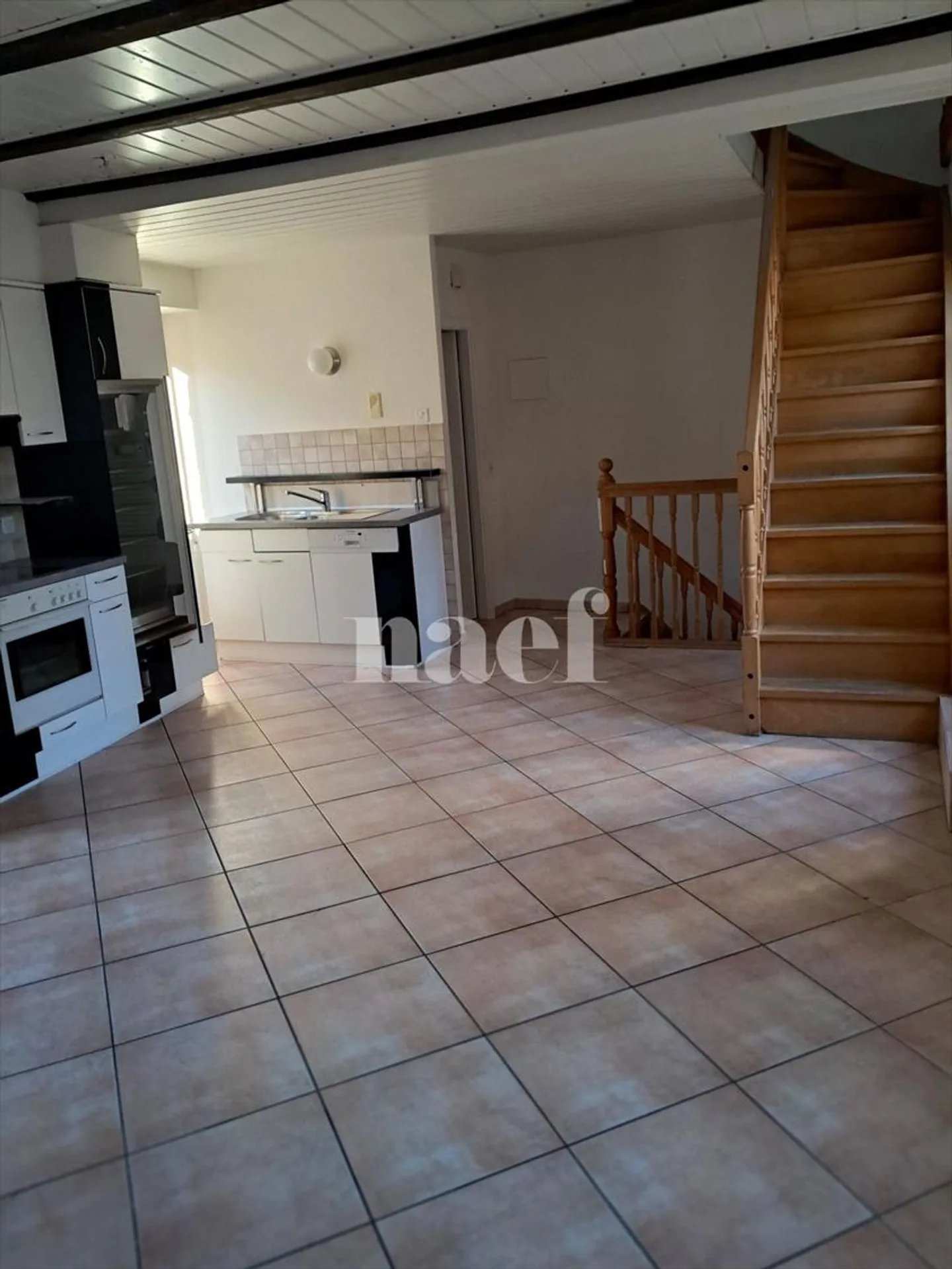 RARE ! Duplex de 2 pièces dans immeuble de charme sur la Place du Marché - Photo 2 sur 12