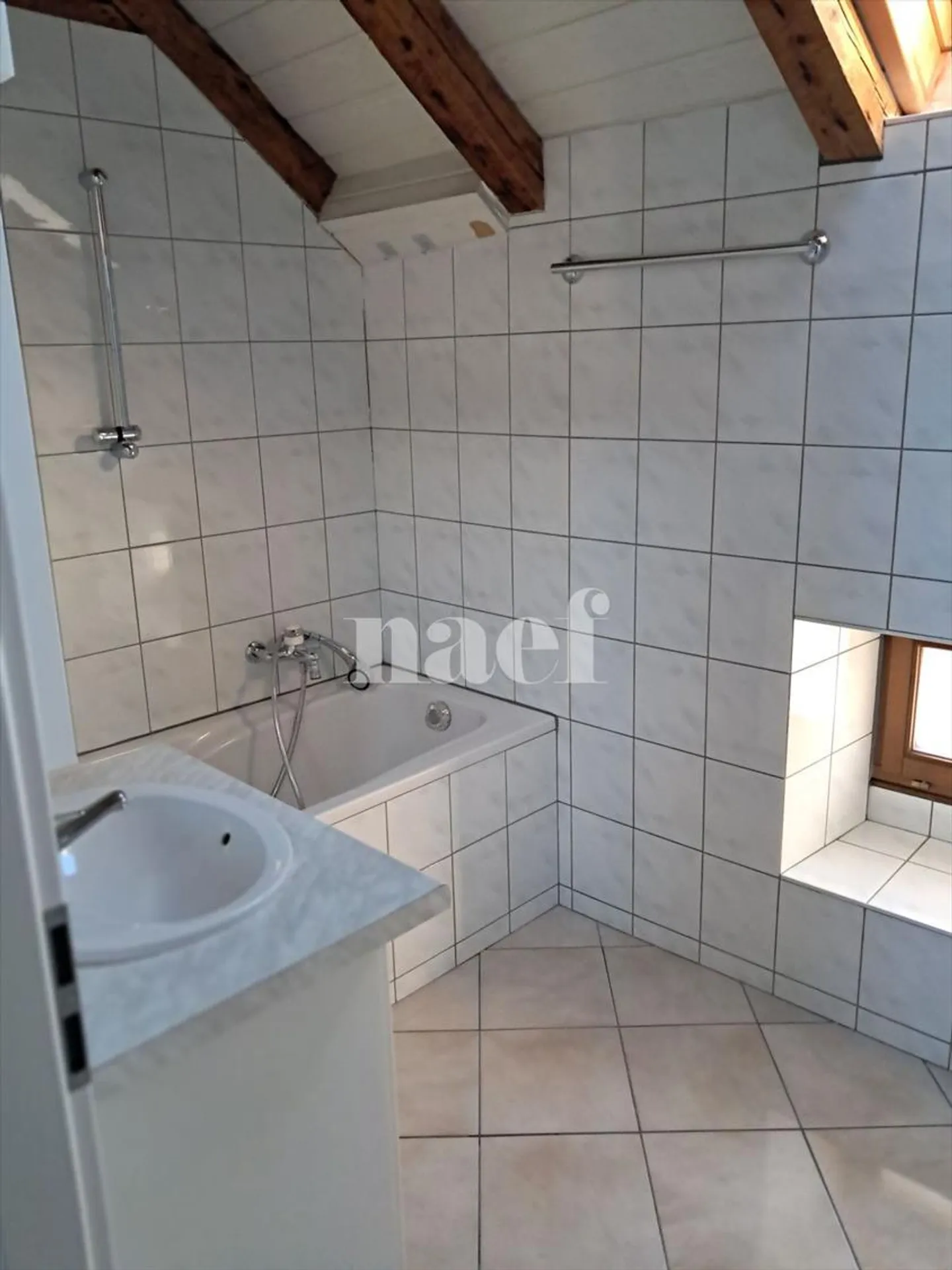 RARE ! Duplex de 2 pièces dans immeuble de charme sur la Place du Marché - Photo 9 sur 12