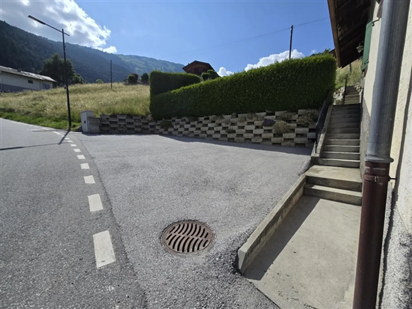 Maison jumelée avec 3,5 pièces / Jardin, places de parking et Carnotzet - Photo 4 sur 7