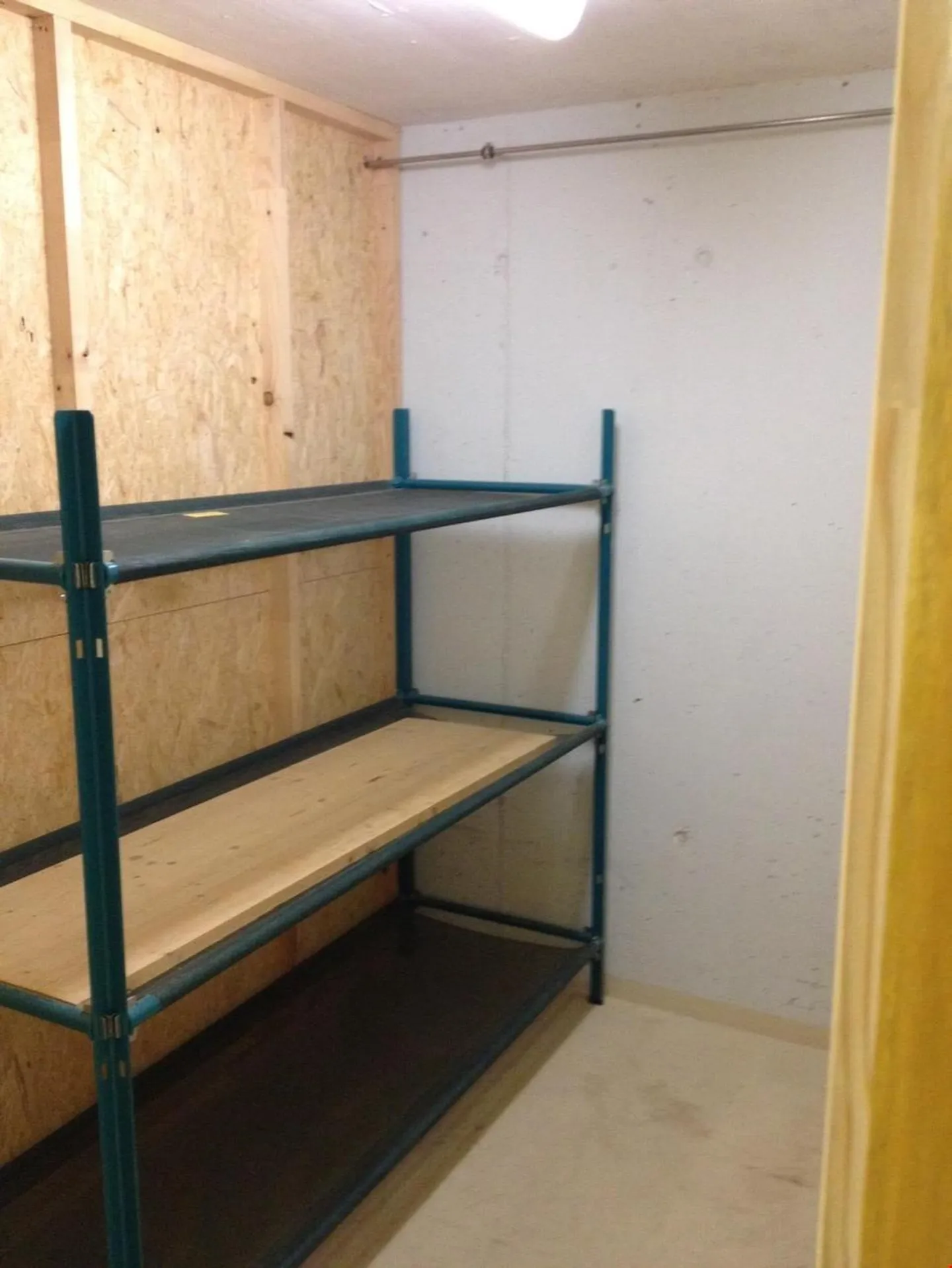 Location d'espace de stockage pour archives, meubles, divers - Photo 3 sur 4