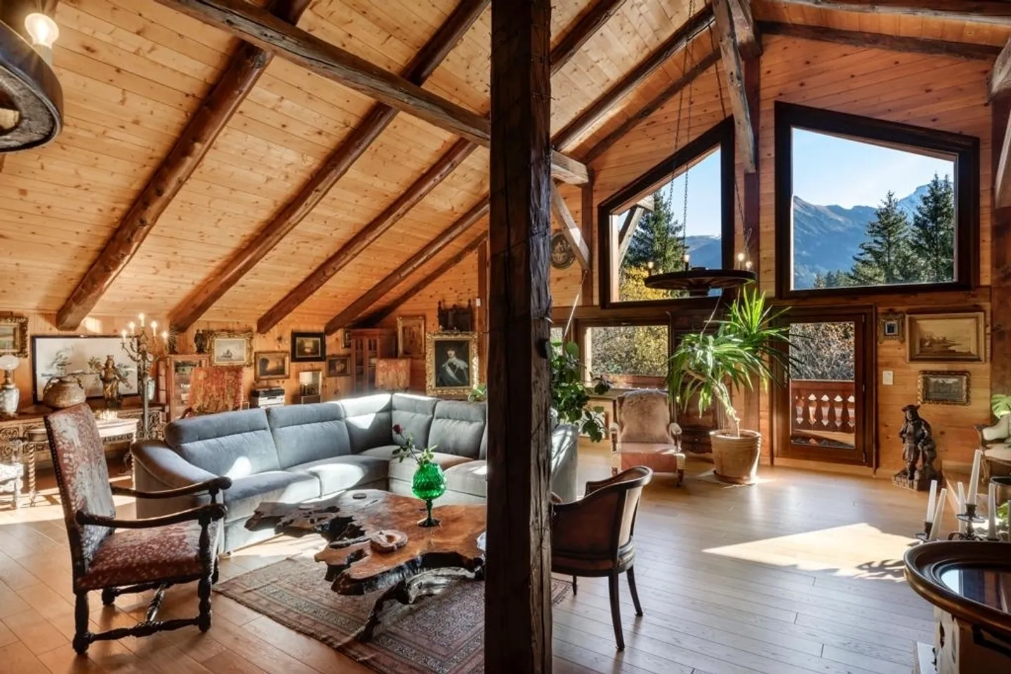 Charming chalet located between Morgins and Troistorrents with 5.5 rooms in an idyllic setting. - Photo 2 of 13