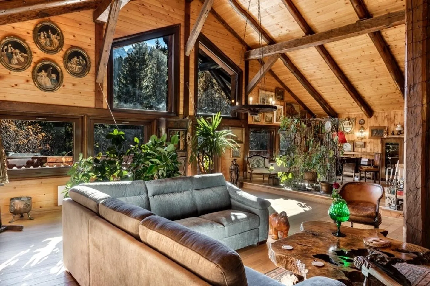 Charming chalet located between Morgins and Troistorrents with 5.5 rooms in an idyllic setting. - Photo 4 of 13