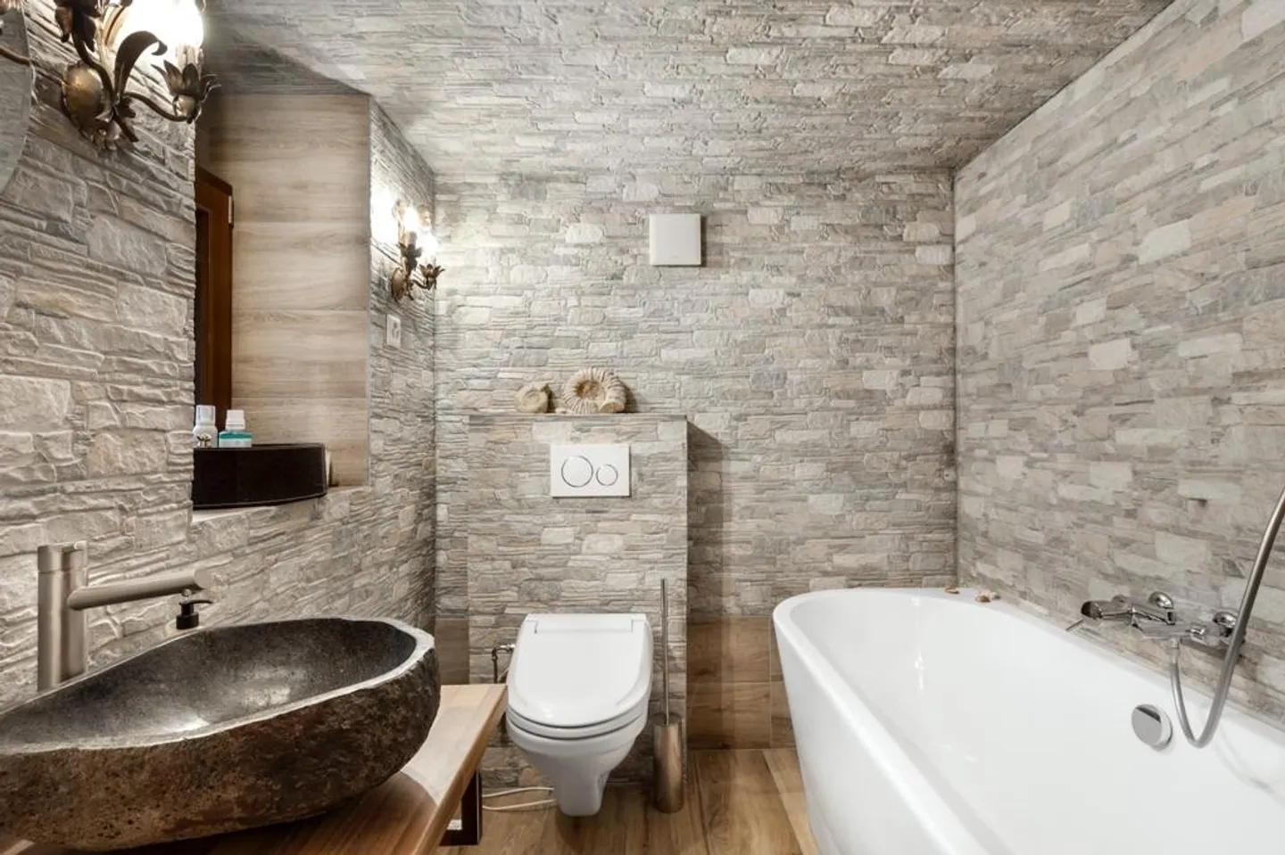 Charming chalet located between Morgins and Troistorrents with 5.5 rooms in an idyllic setting. - Photo 9 of 13