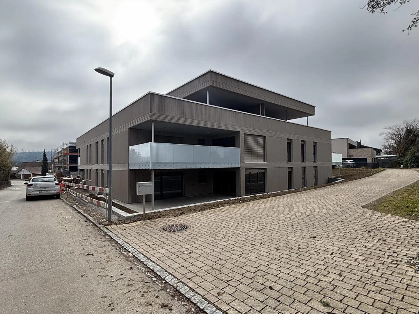 Appartamento nuovo attraente di 4,5 stanze in una posizione tranquilla a Erlen - Foto 2 di 7