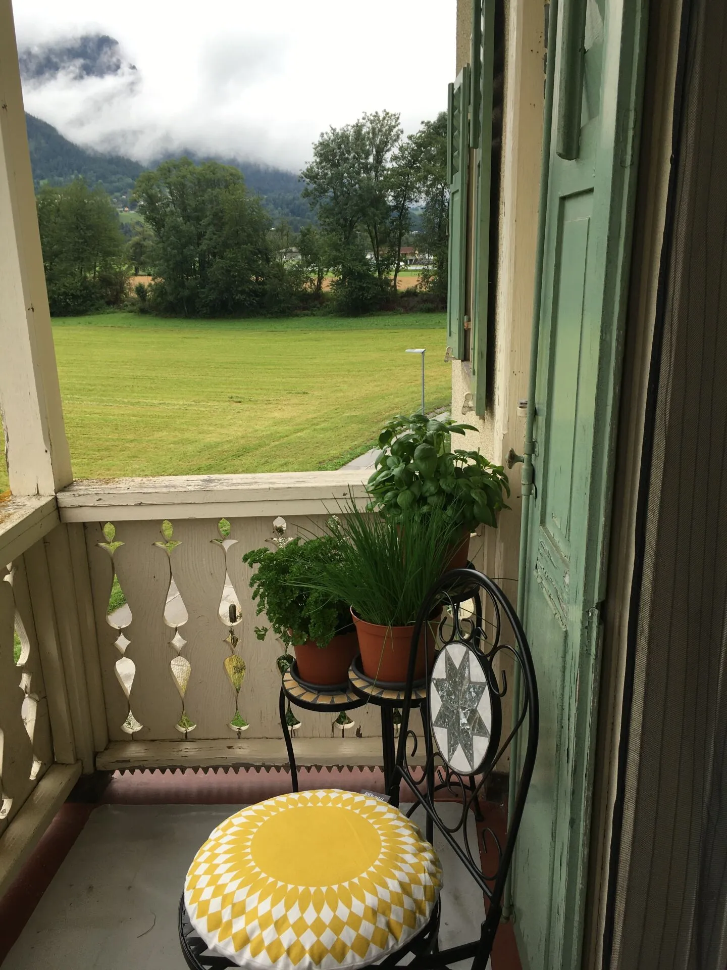 3.5-Room Apartment with Breathtaking View in Cazis - Photo 13 of 15