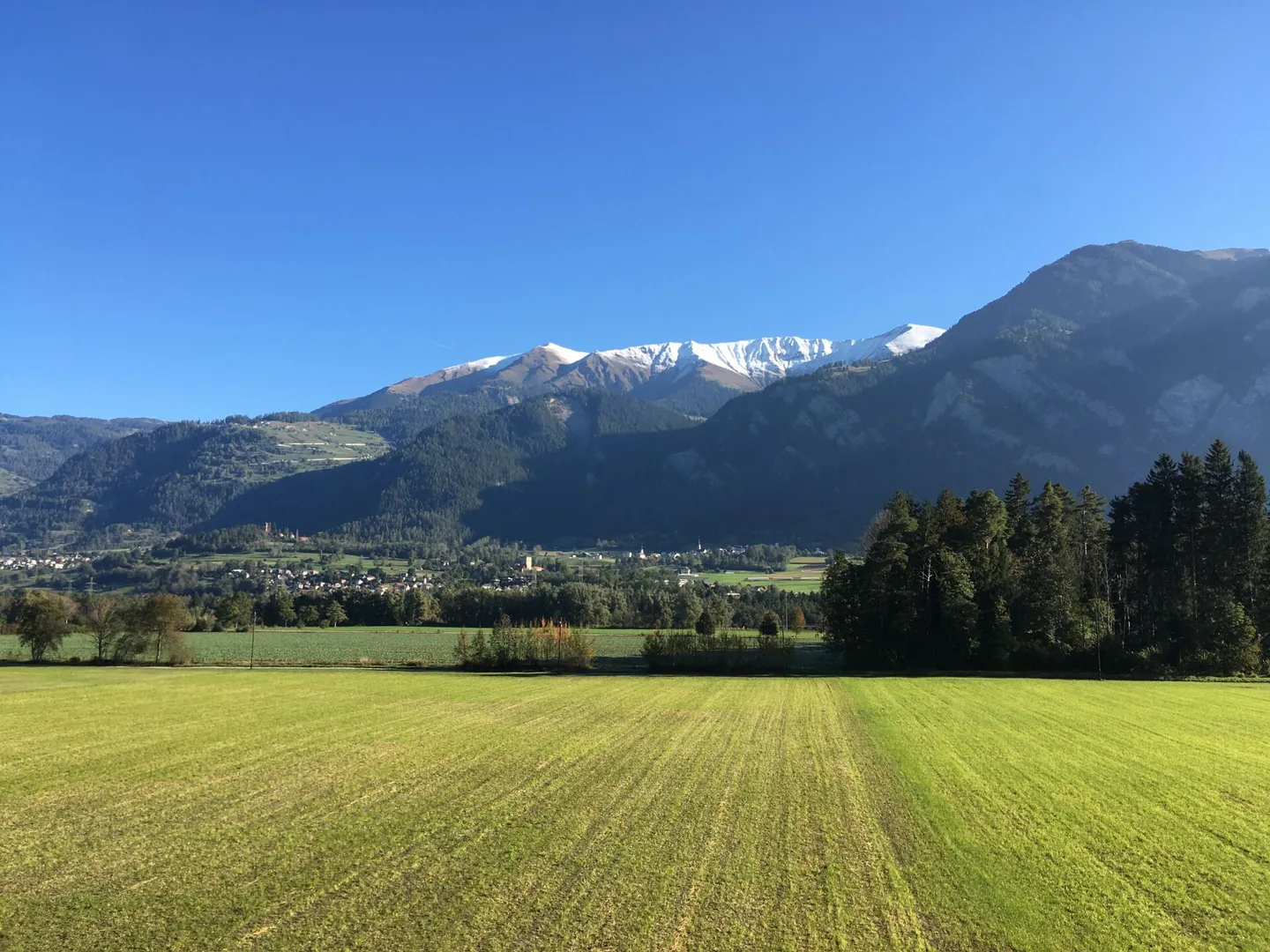 3.5-Room Apartment with Breathtaking View in Cazis - Photo 15 of 15