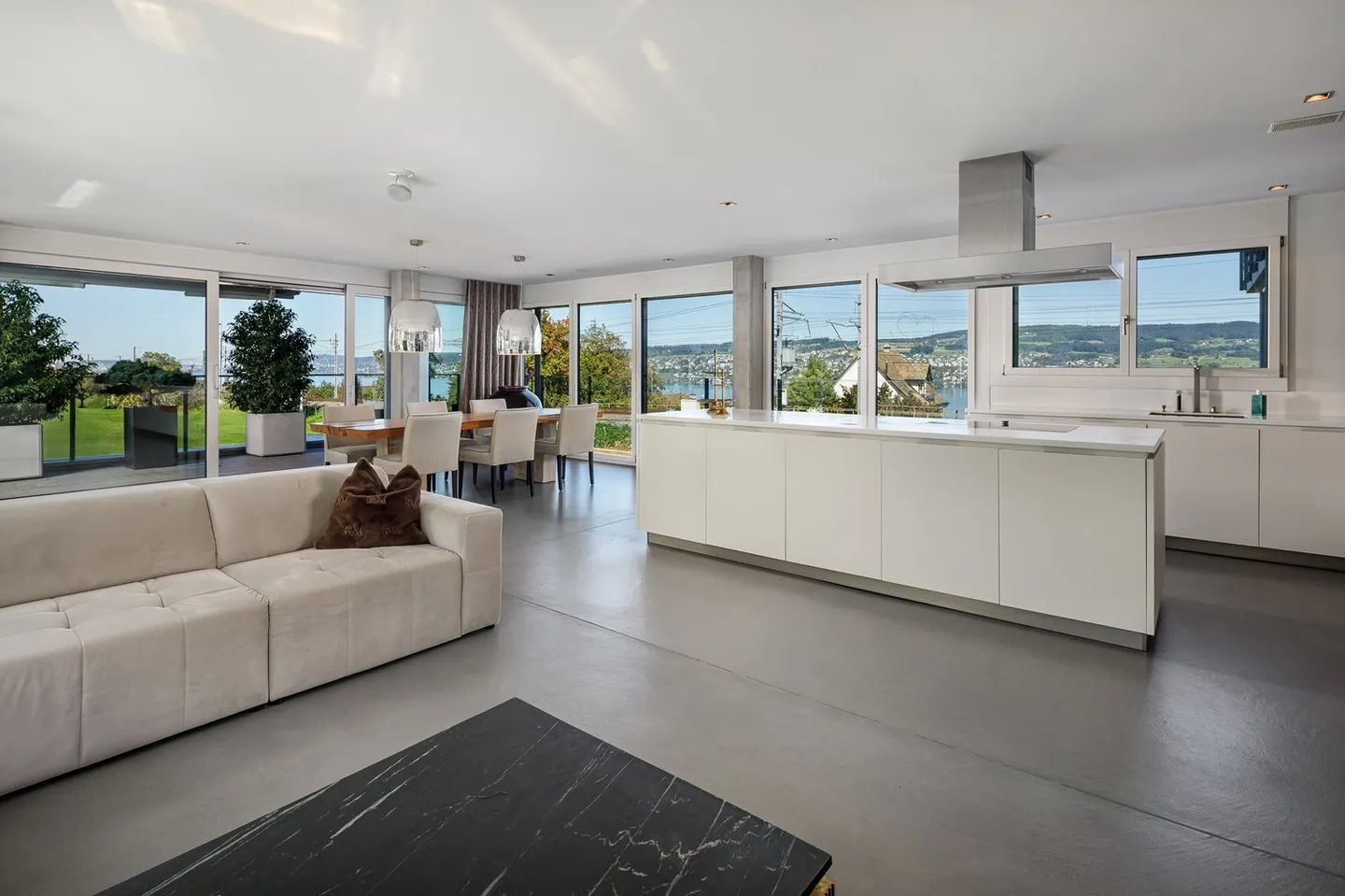 Modern 4.5 Room Apartment with Lake View in Horgen - Photo 3 of 12