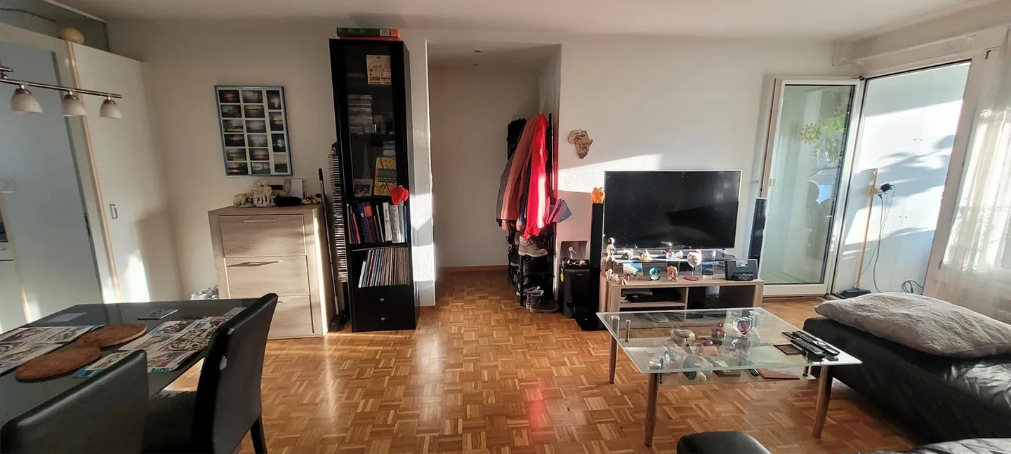 Cercasi nuovo inquilino dal 01.04.2026 per un appartamento di 3,5 stanze a Buchrain - Foto 3 di 9