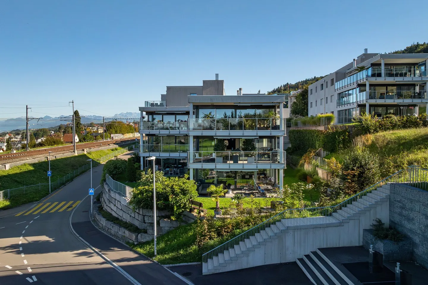 Modern 4.5 Room Apartment with Lake View in Horgen - Photo 11 of 12