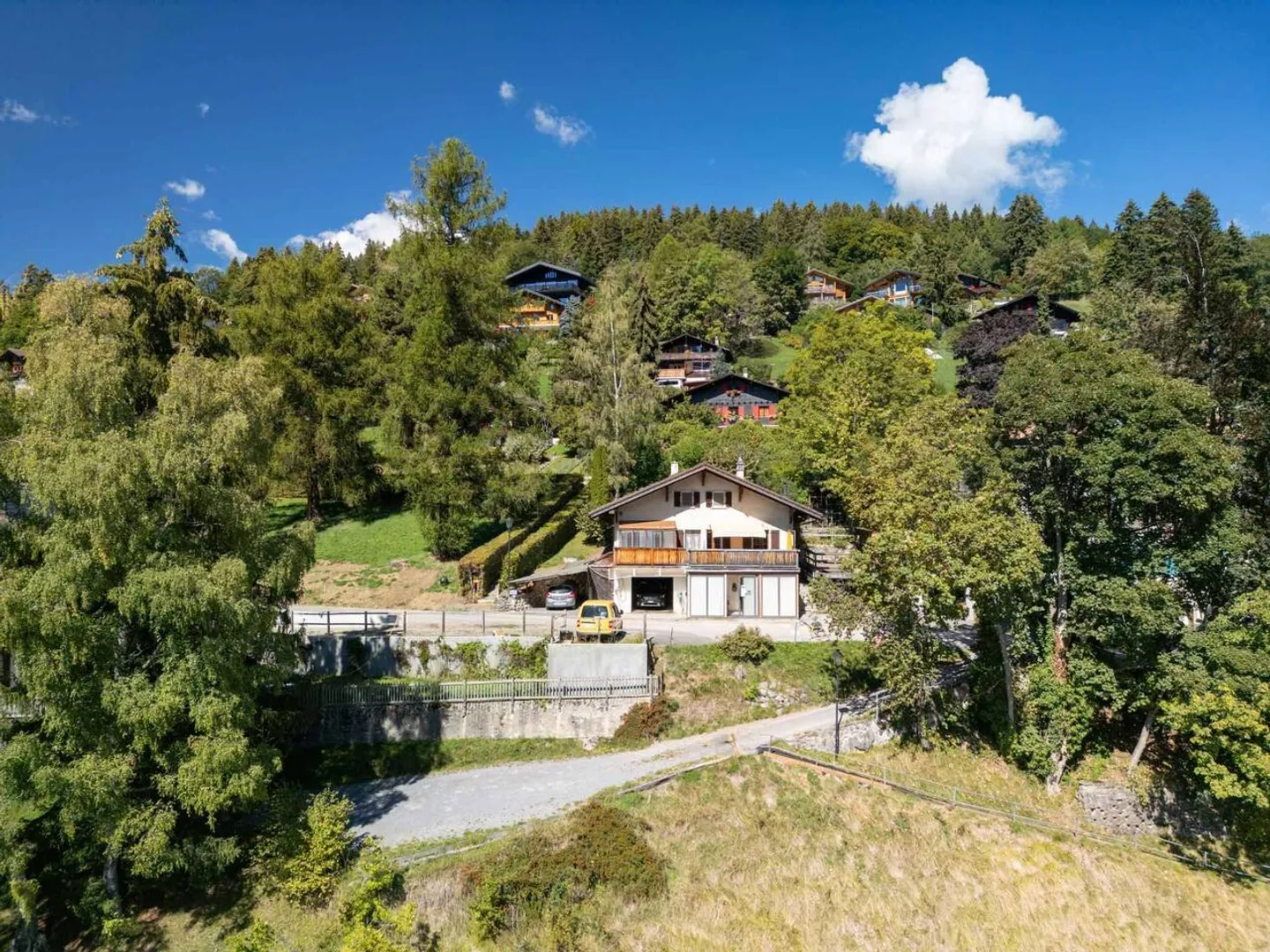 Casa con 2 appartamenti e vista mozzafiato - Foto 1 di 13