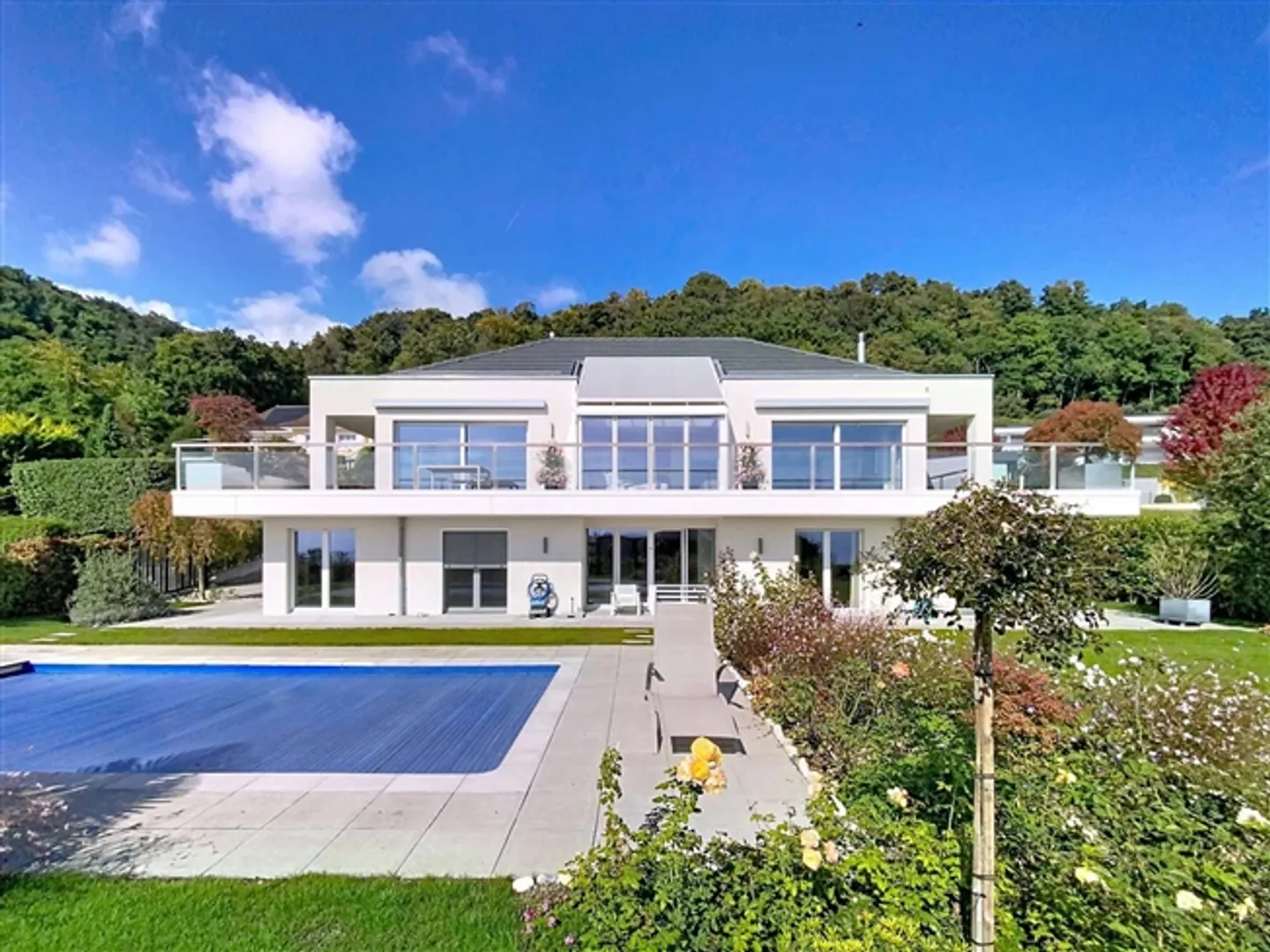 Extraordinary property with panoramic views of the lake and Mont Blanc - Photo 1 of 11