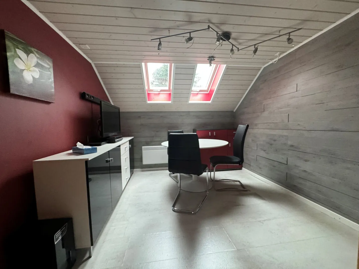 Charming multi-generational house with 3 apartments and a workshop! - Photo 2 of 7