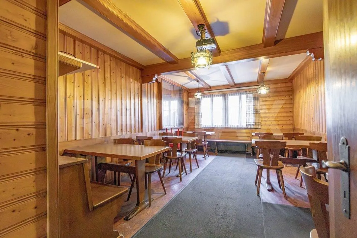 Restaurant / Guesthouse / Landlord Apartment - Photo 5 of 13
