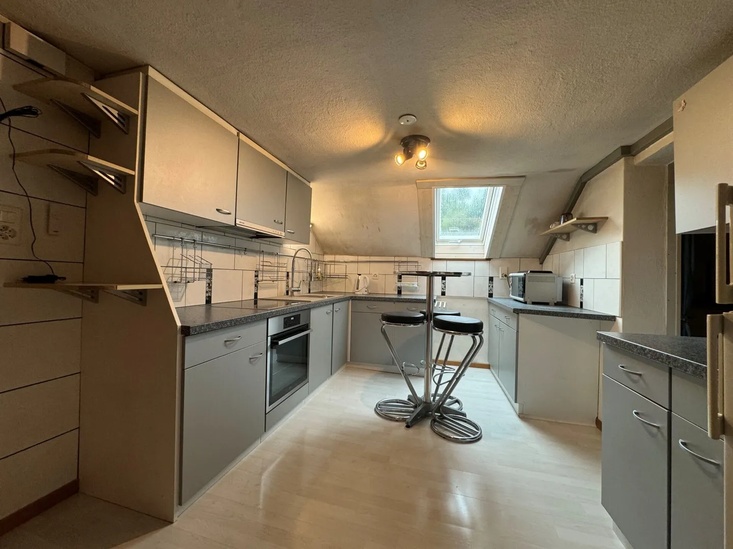 Charming multi-generational house with 3 apartments and a workshop! - Photo 3 of 7