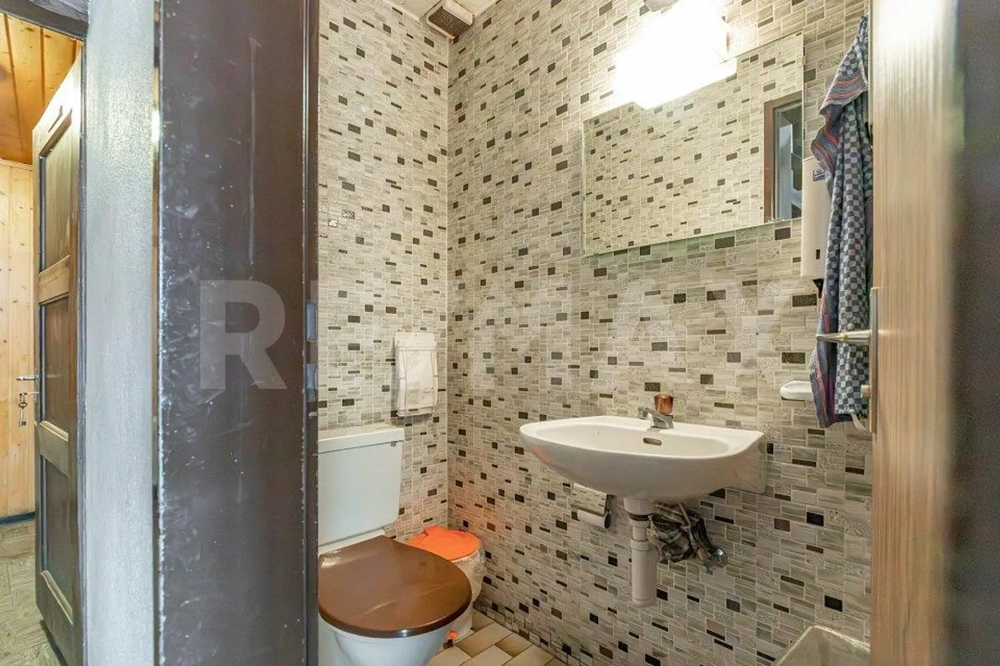 Restaurant / Guesthouse / Landlord Apartment - Photo 10 of 13