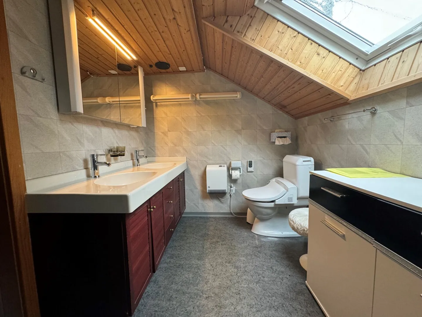 Charming multi-generational house with 3 apartments and a workshop! - Photo 5 of 7