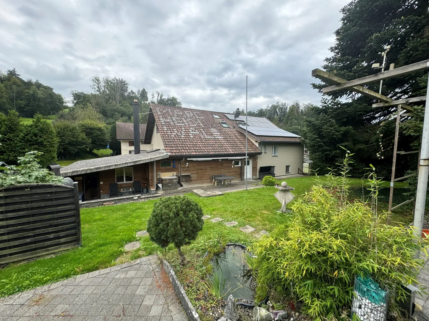 Charming multi-generational house with 3 apartments and a workshop! - Photo 1 of 7