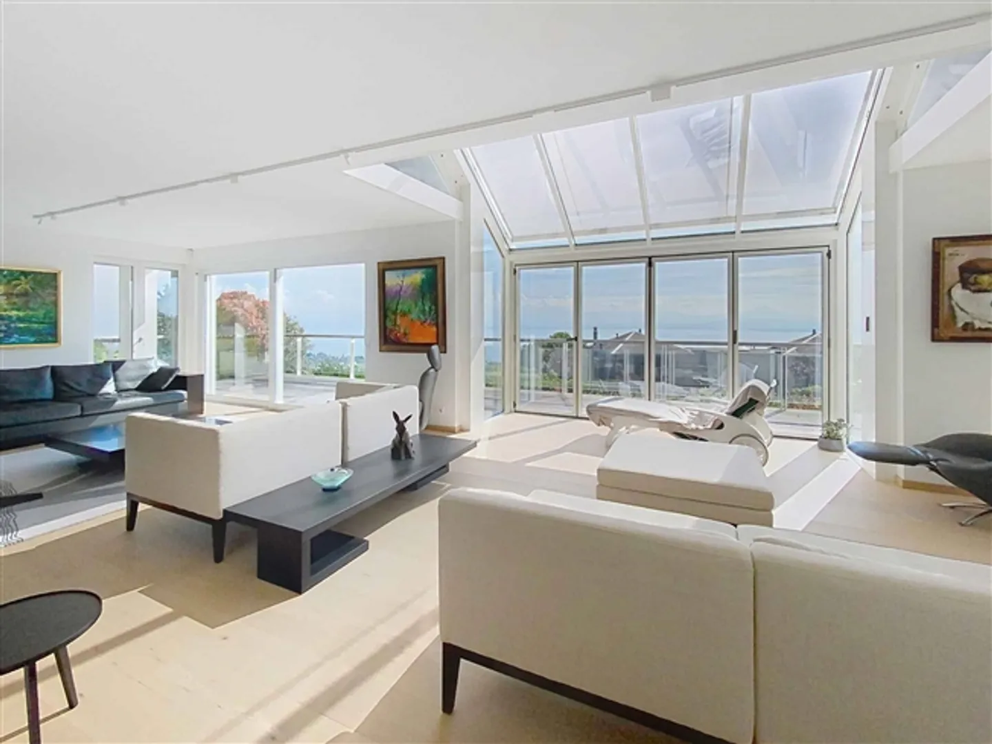 Extraordinary property with panoramic views of the lake and Mont Blanc - Photo 5 of 11