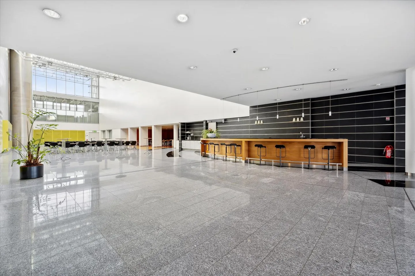 Nouveau site directement à l'aéroport de Bâle - Photo 2 sur 12