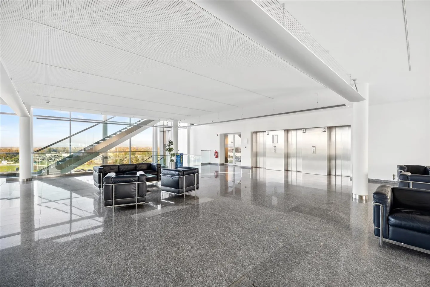 Nouveau site directement à l'aéroport de Bâle - Photo 3 sur 12