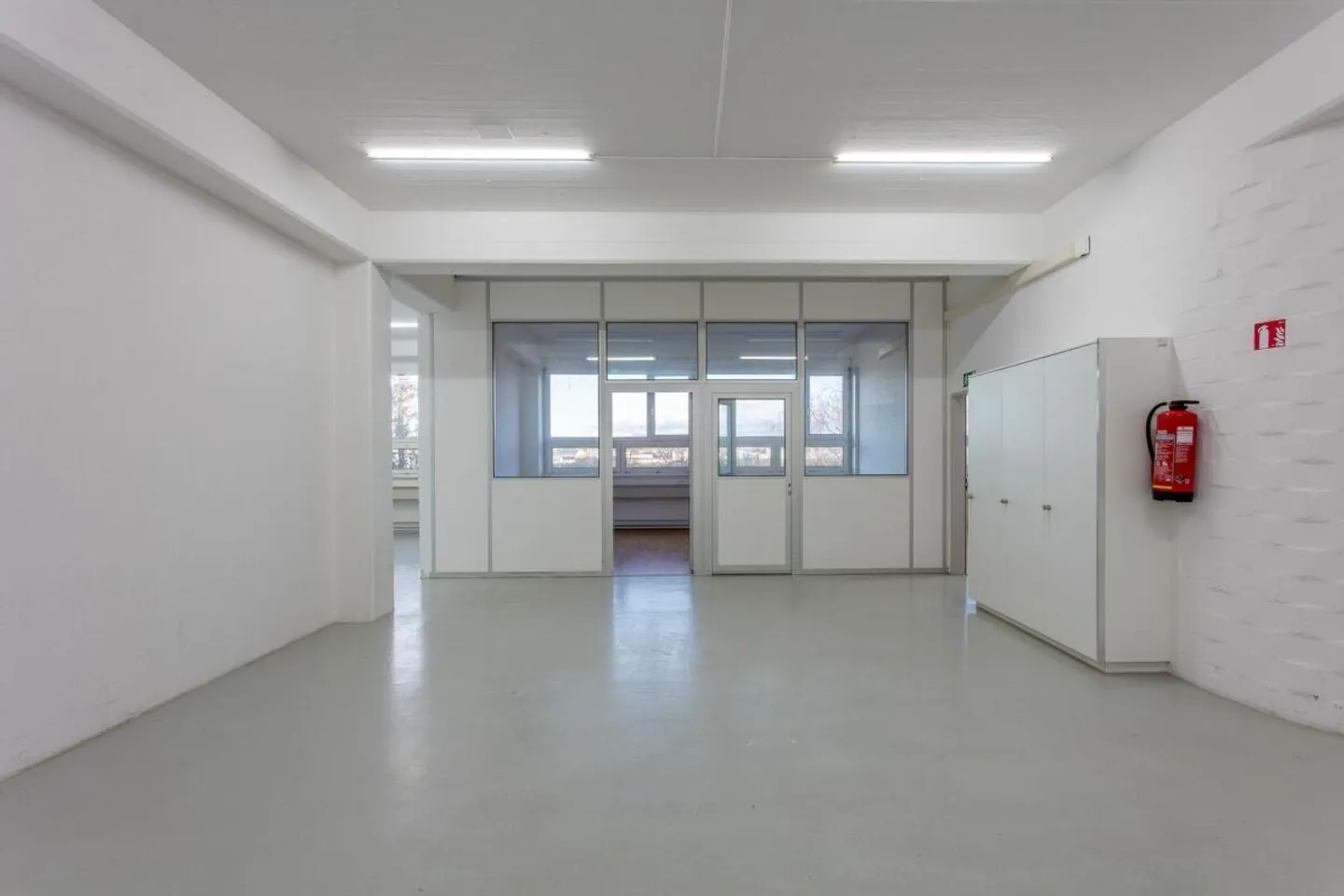 Proud Commercial Property in Dällikon - Photo 7 of 10