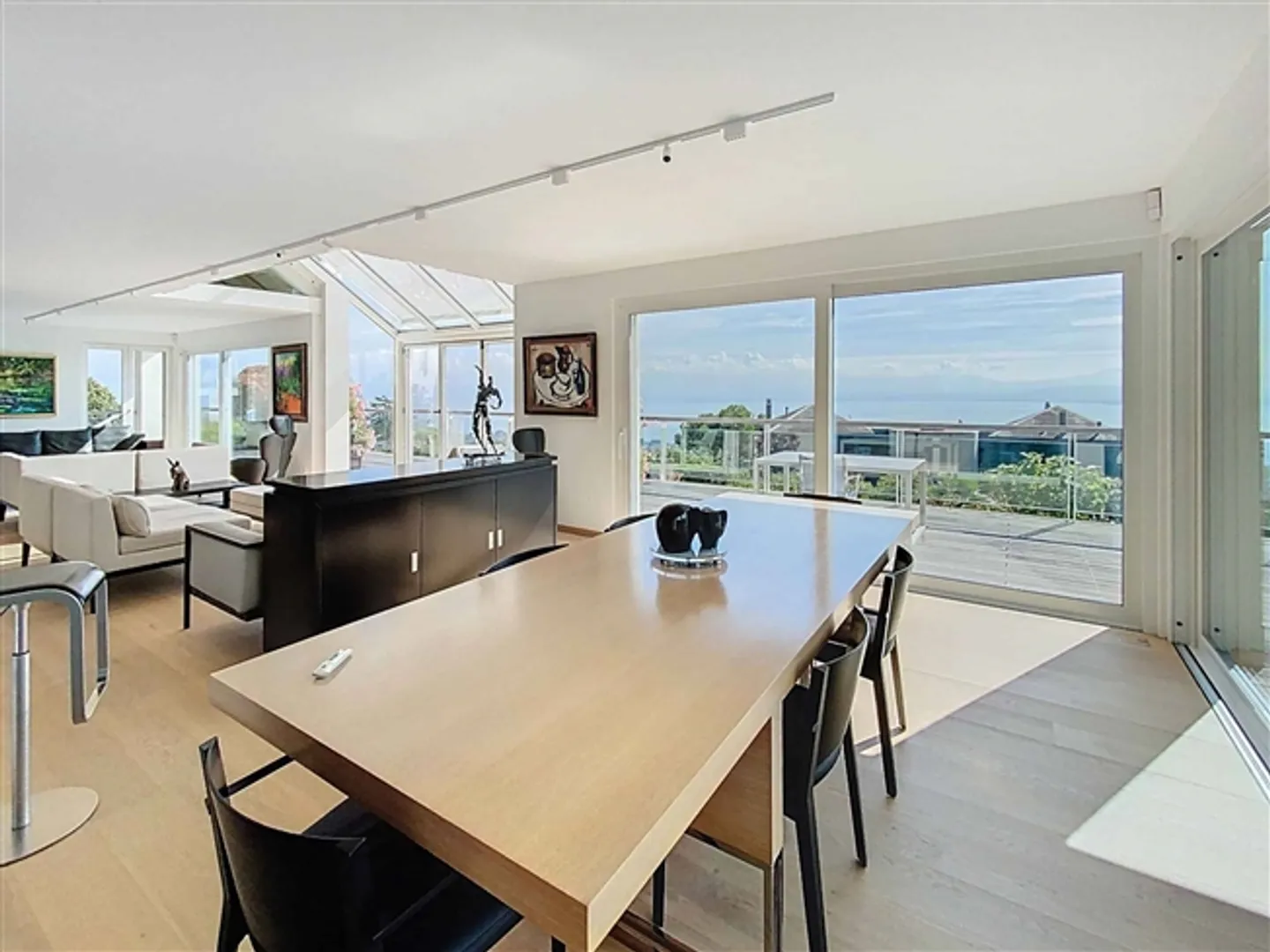 Extraordinary property with panoramic views of the lake and Mont Blanc - Photo 7 of 11