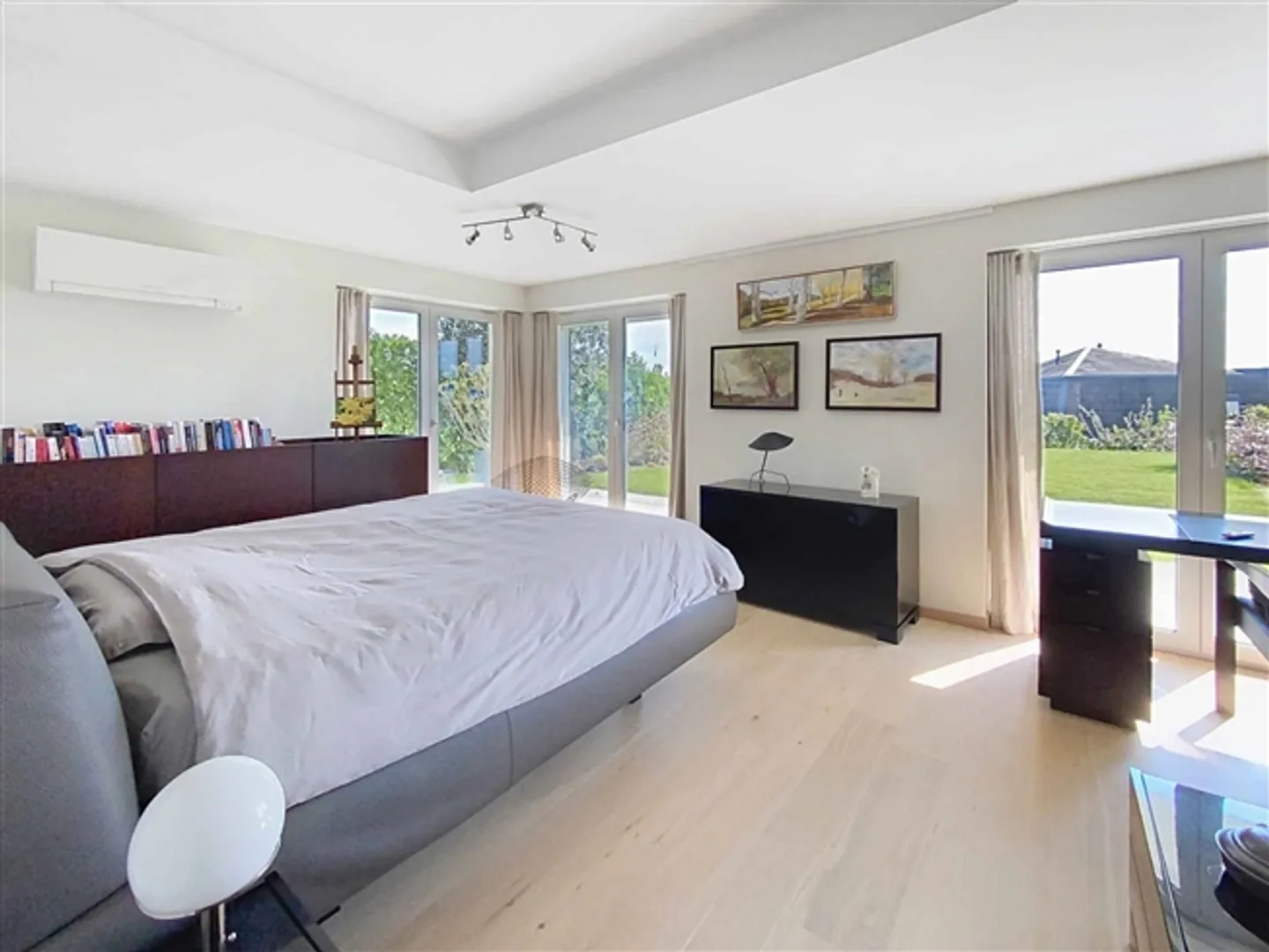 Extraordinary property with panoramic views of the lake and Mont Blanc - Photo 9 of 11