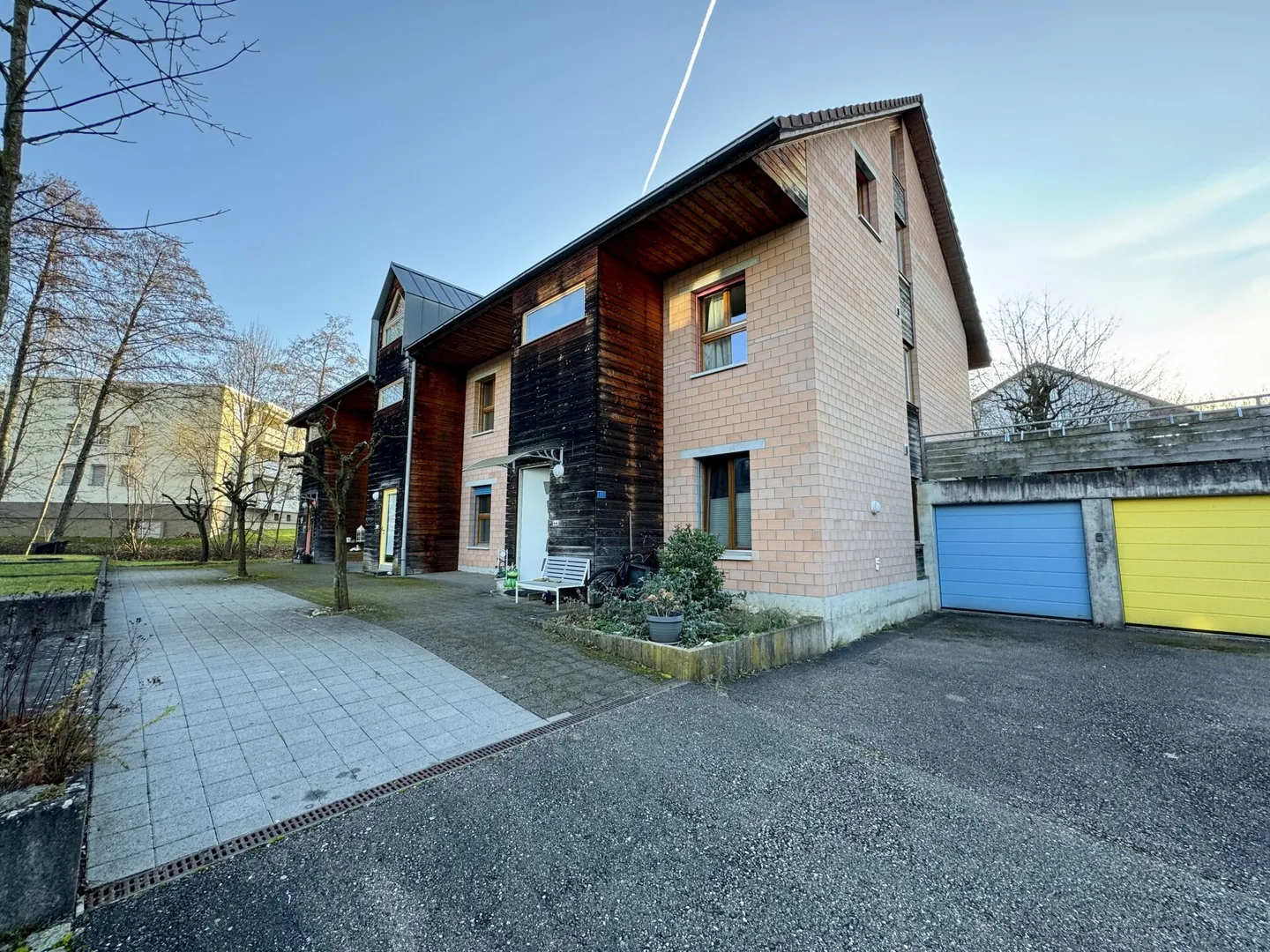 Charming 5.5-Room Terraced Family House - Photo 1 of 1