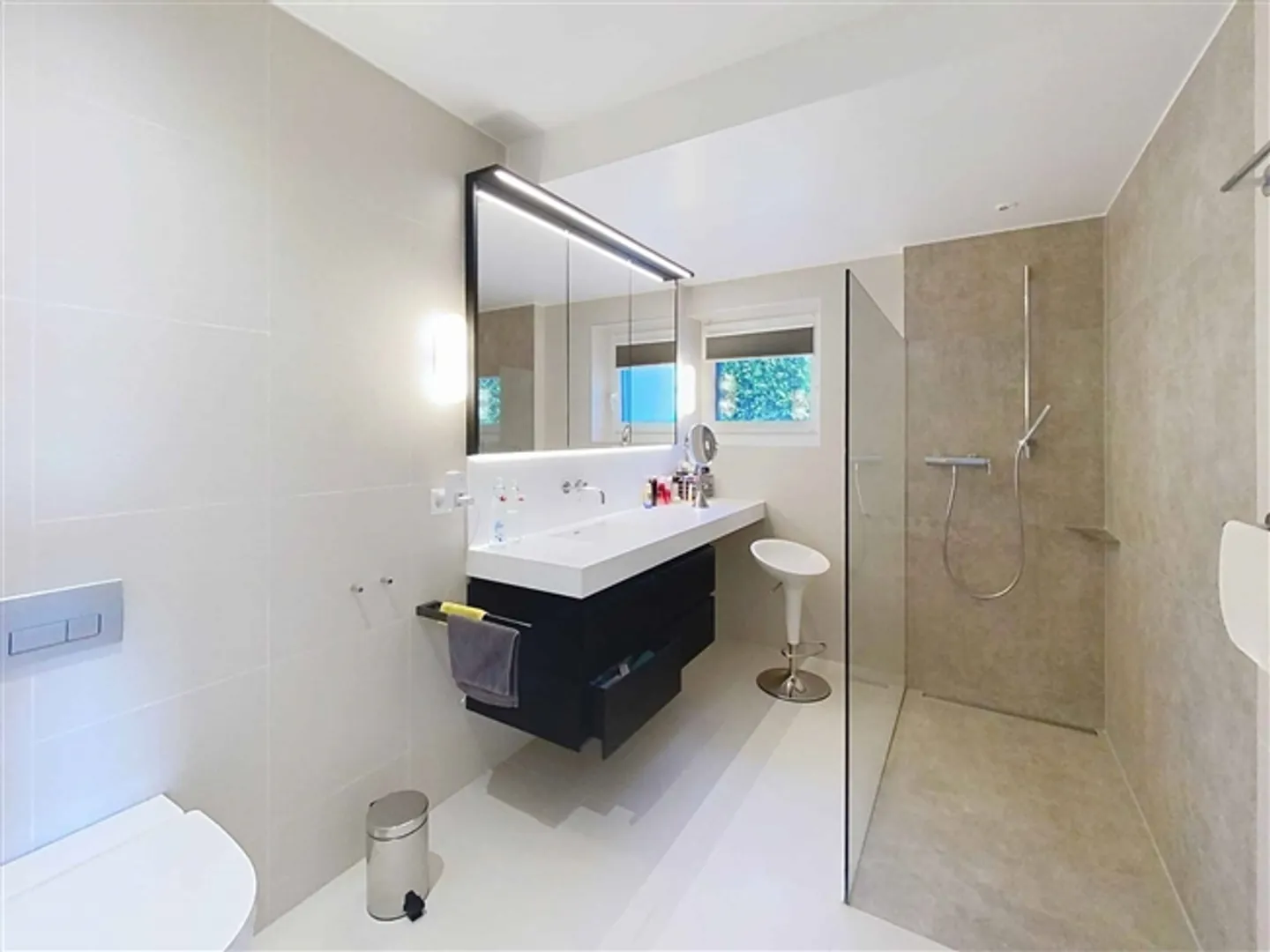 Extraordinary property with panoramic views of the lake and Mont Blanc - Photo 10 of 11