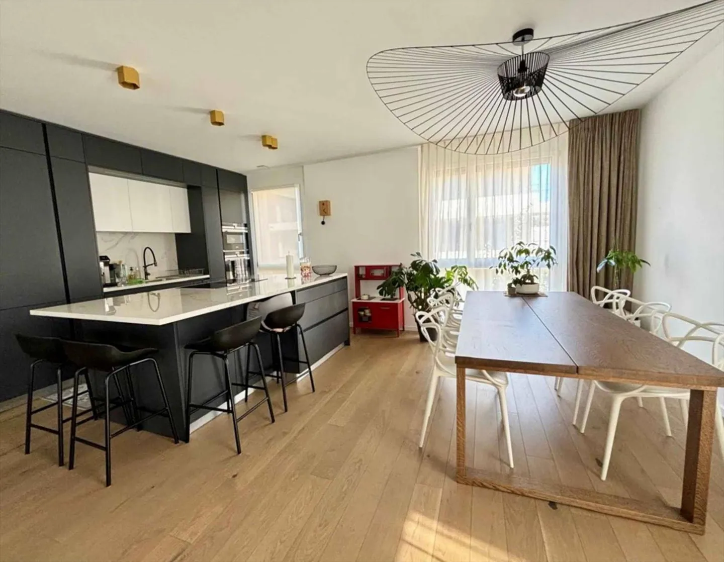 5-room apartment - Photo 1 of 5