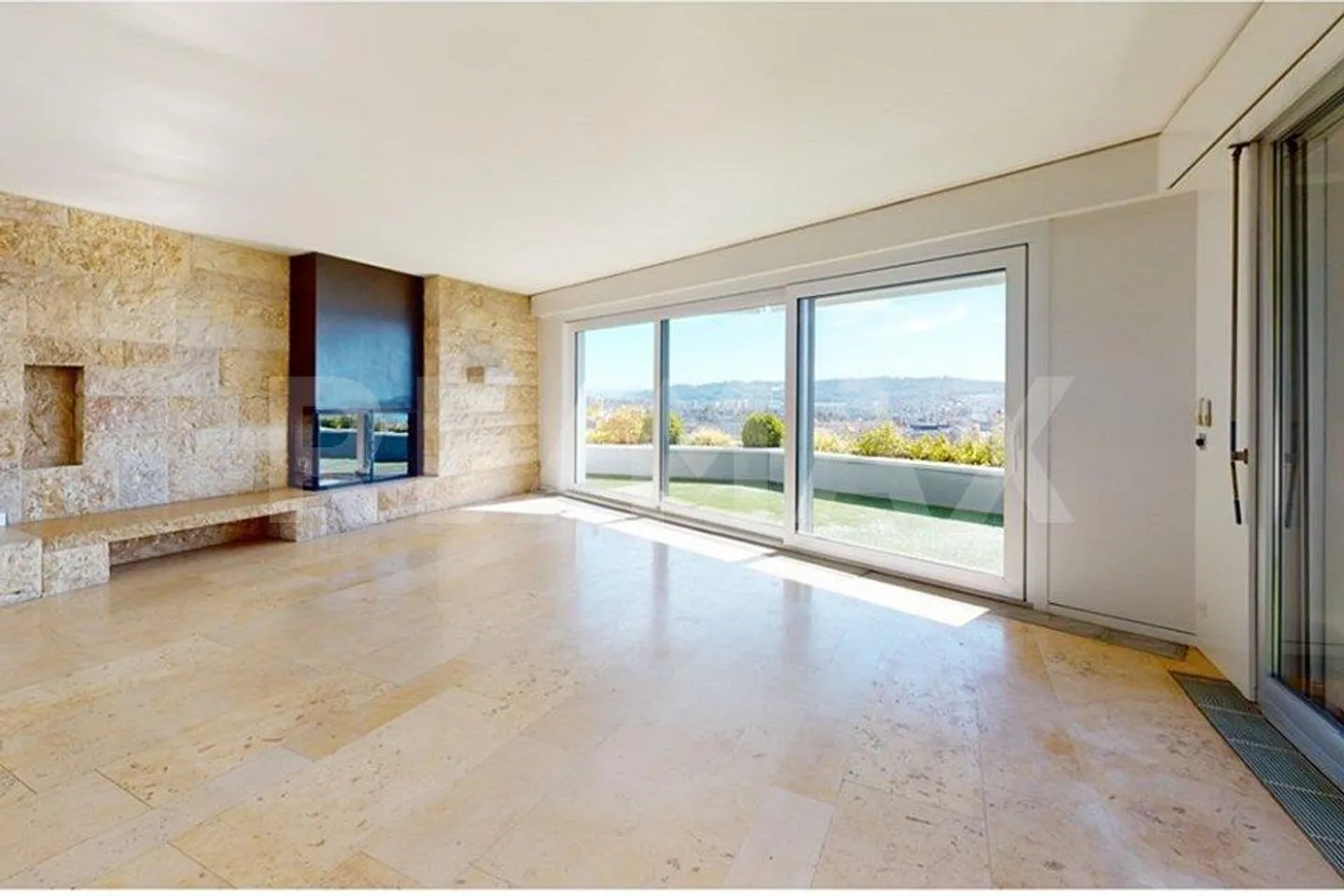 Appartement mansardé unique de 5,5 pièces au-dessus des toits de Bienne - Photo 1 sur 13