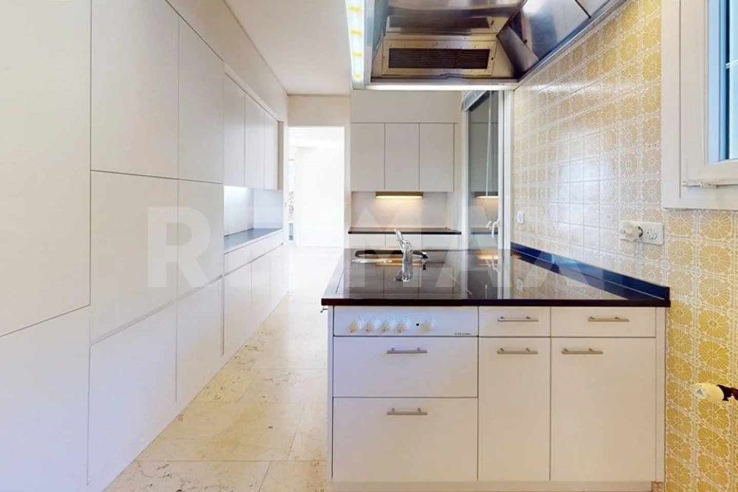 Appartement mansardé unique de 5,5 pièces au-dessus des toits de Bienne - Photo 5 sur 13