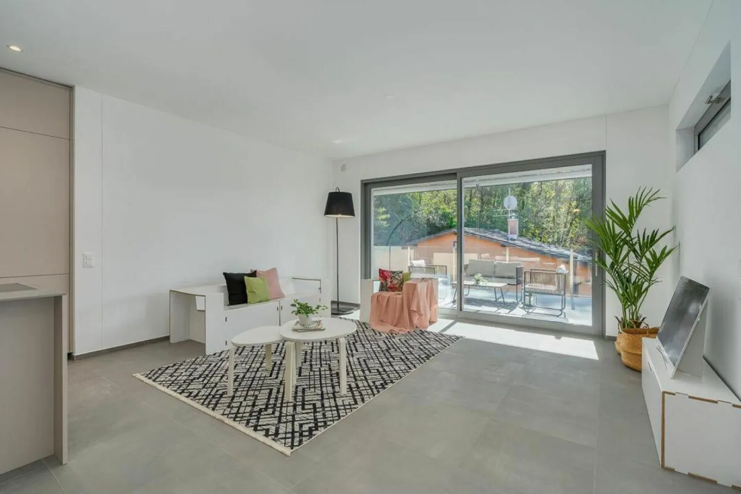 PREGASSONA · APPARTEMENT ÉLÉGANT DE 4½ PIÈCES AVEC TERRASSE COUVERTE ET FINITIONS DE HAUTE QUALITÉ - Photo 5 sur 12