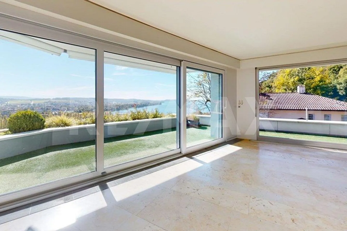 Appartement mansardé unique de 5,5 pièces au-dessus des toits de Bienne - Photo 4 sur 13