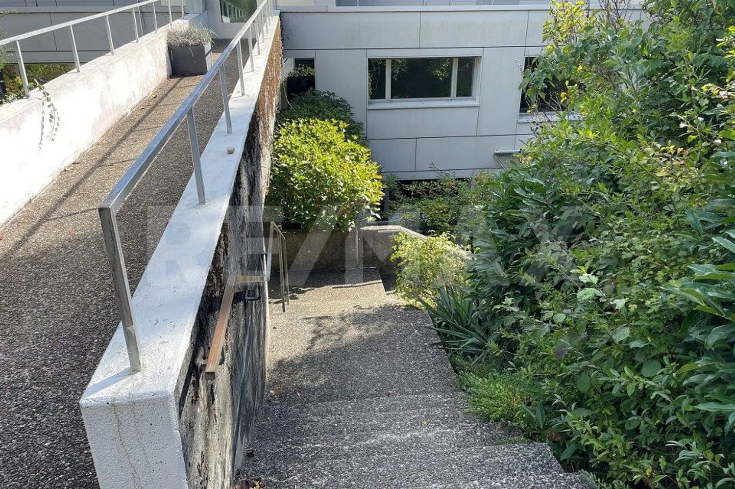 Appartement mansardé unique de 5,5 pièces au-dessus des toits de Bienne - Photo 9 sur 13