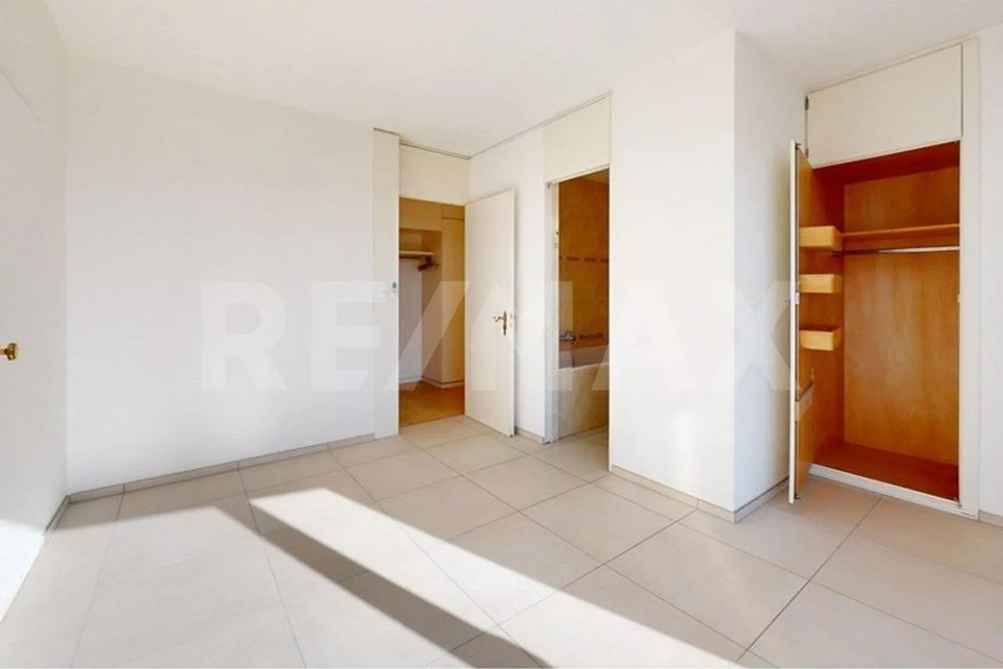 Appartement mansardé unique de 5,5 pièces au-dessus des toits de Bienne - Photo 11 sur 13