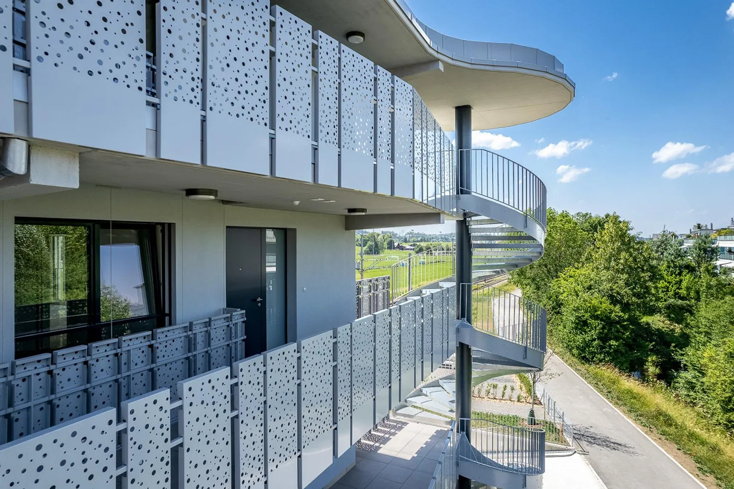 Modern apartment near the train station - Photo 3 of 7