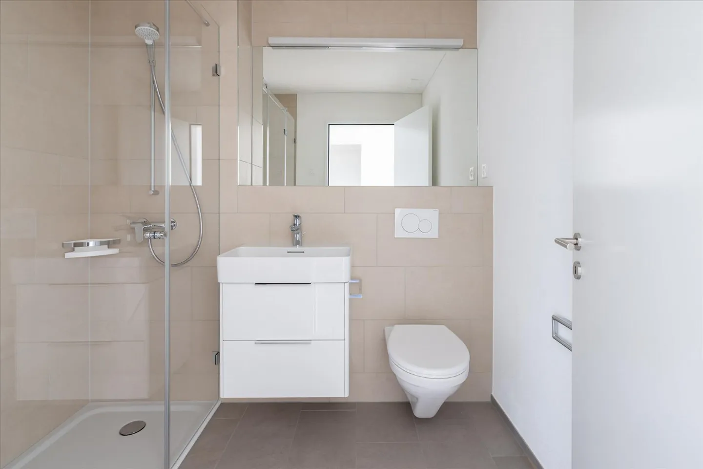 Modern apartment near the train station - Photo 6 of 7