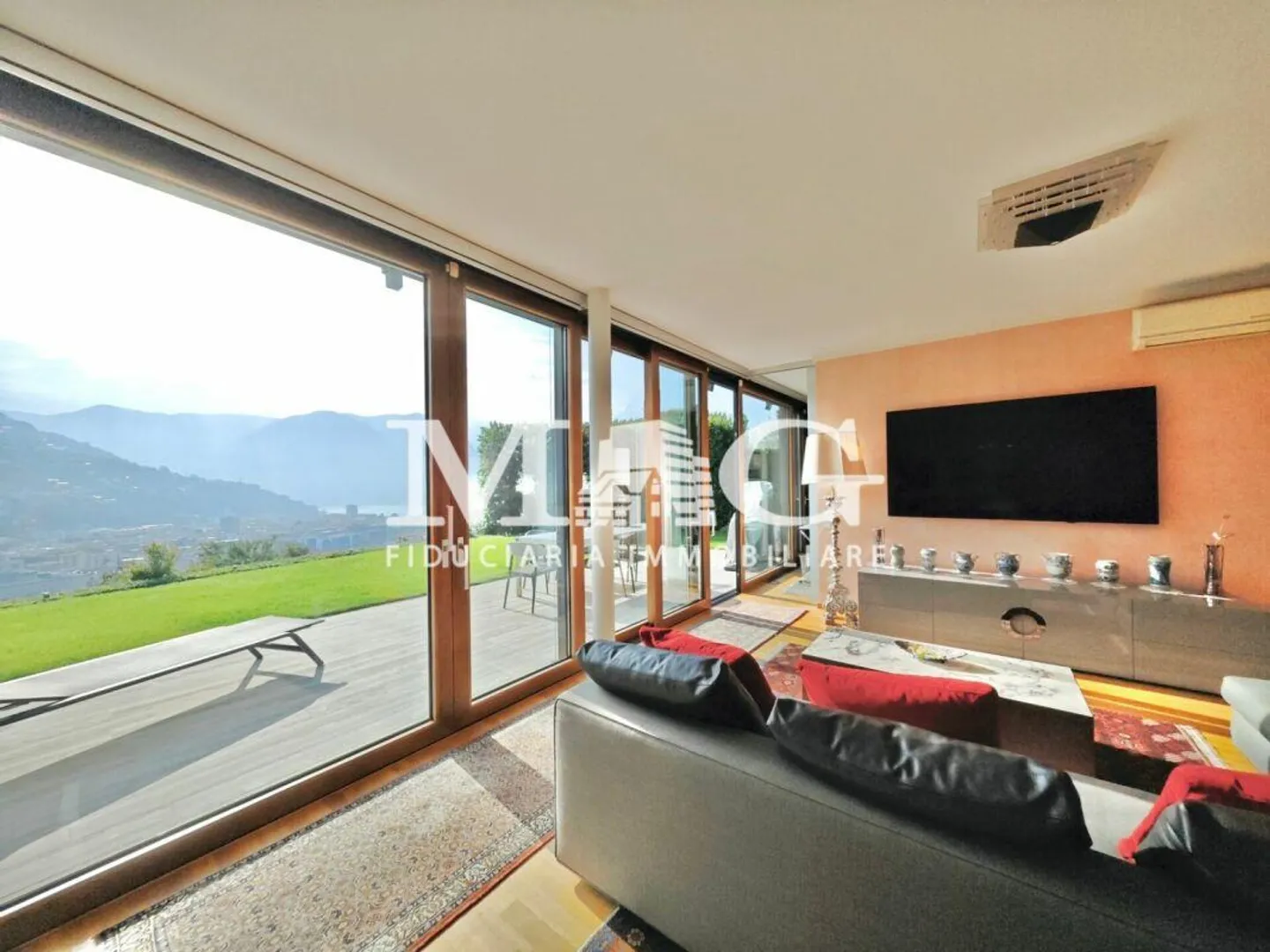Lugano: Apartment with terrace and garden with lake view, 4.5 rooms - Photo 1 of 19