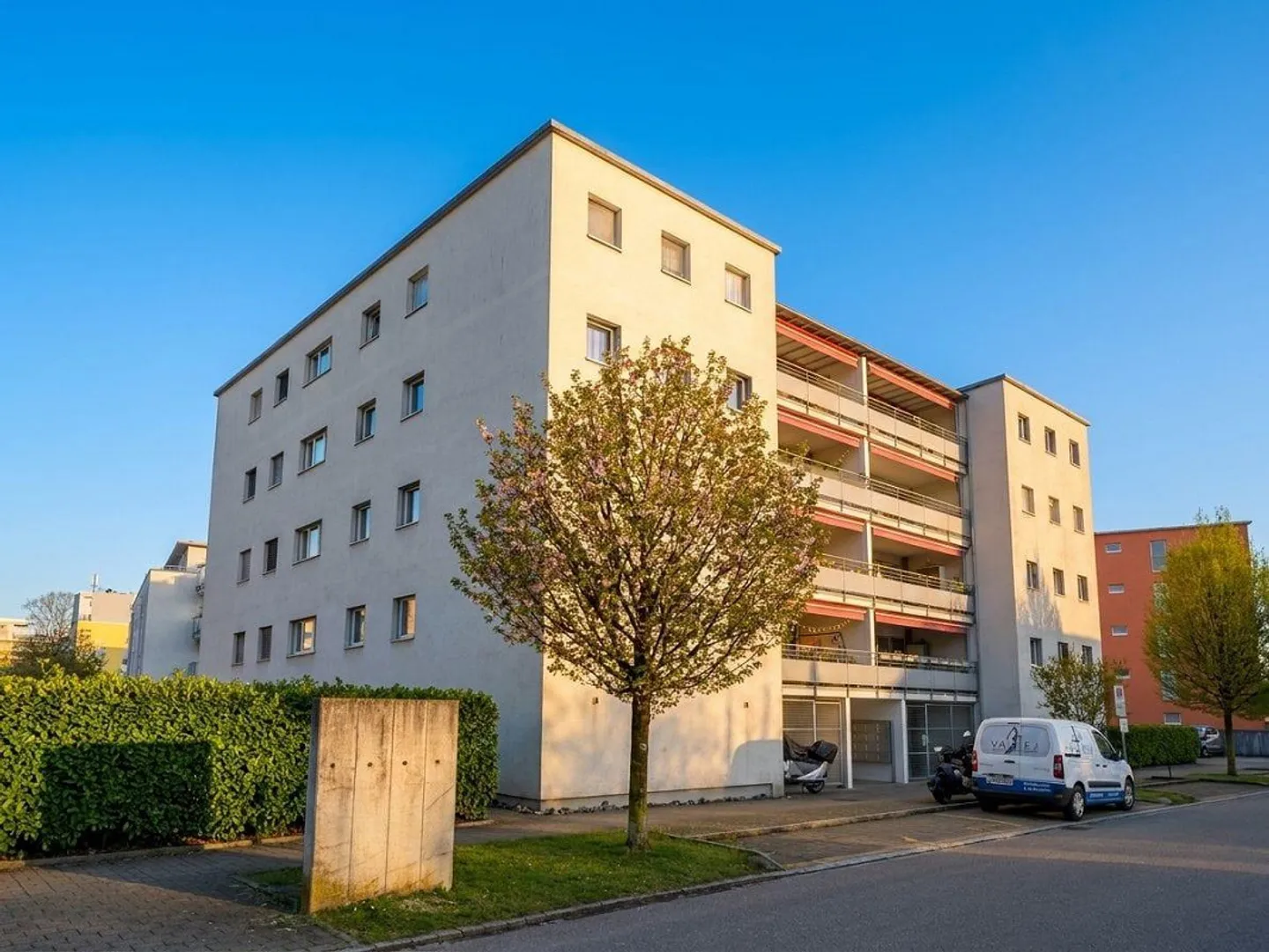 Bright 4-room apartment with large balcony in Dietlikon - Photo 1 of 8