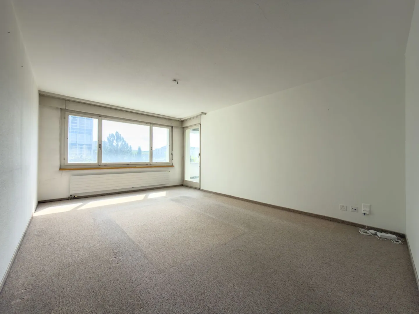 Sunny 3.5-room apartment with great potential in a quiet neighborhood of Zofingen - Photo 3 of 14
