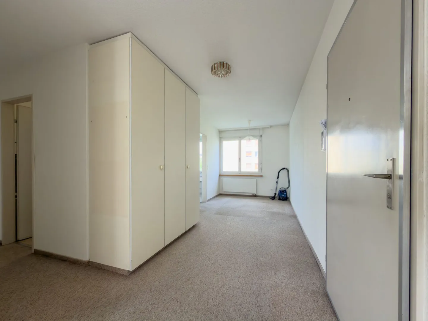 Sunny 3.5-room apartment with great potential in a quiet neighborhood of Zofingen - Photo 2 of 14
